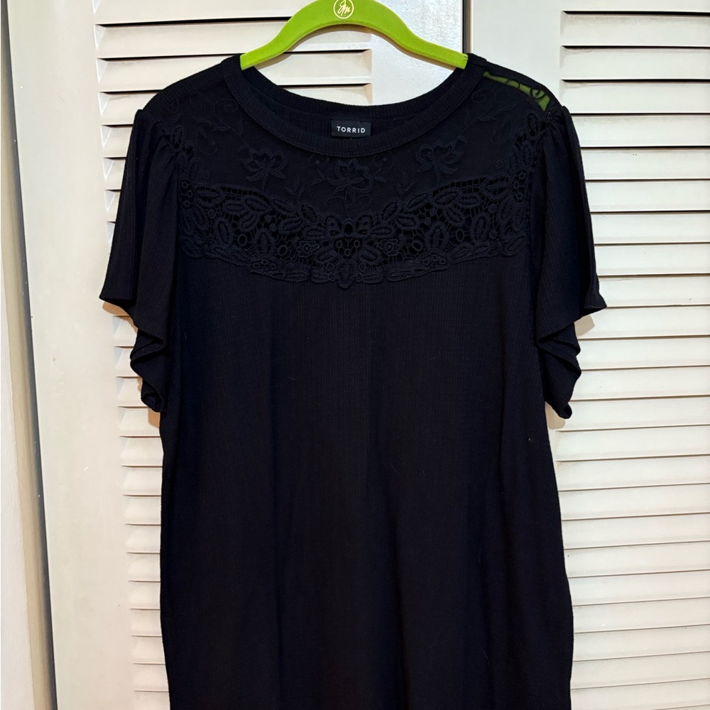 Torrid Black Lace Detail tee size 1
